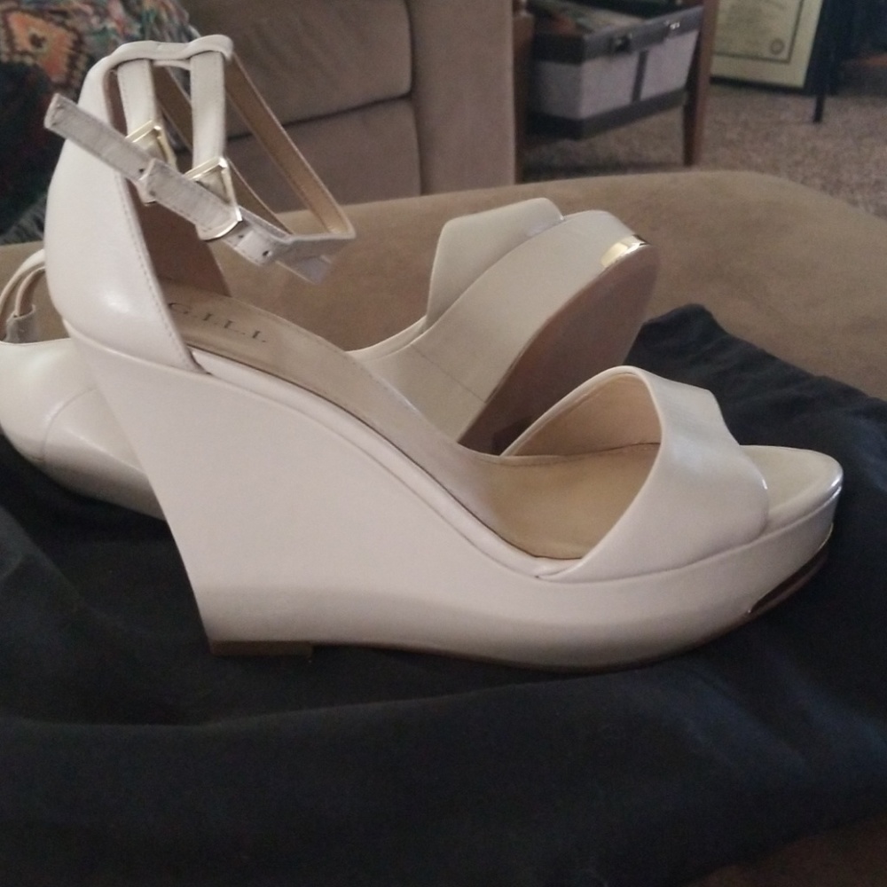 Heels - Picture 3 of 3
